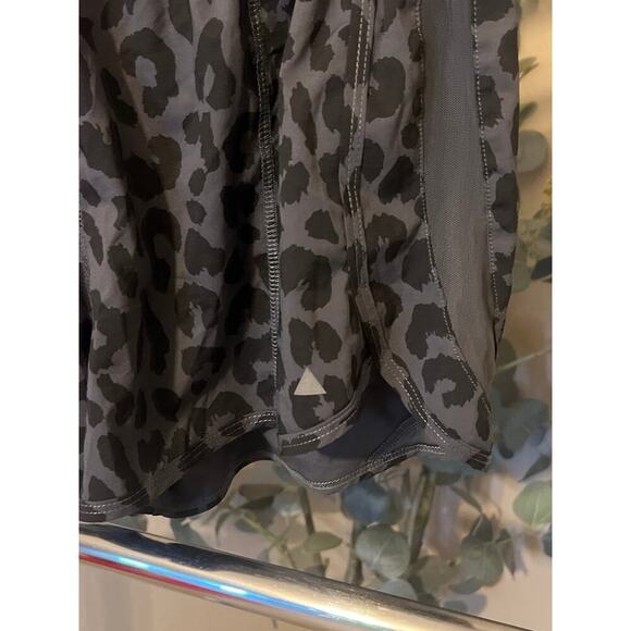 Balance Athletica Breeze shorts - Picture 2 of 6